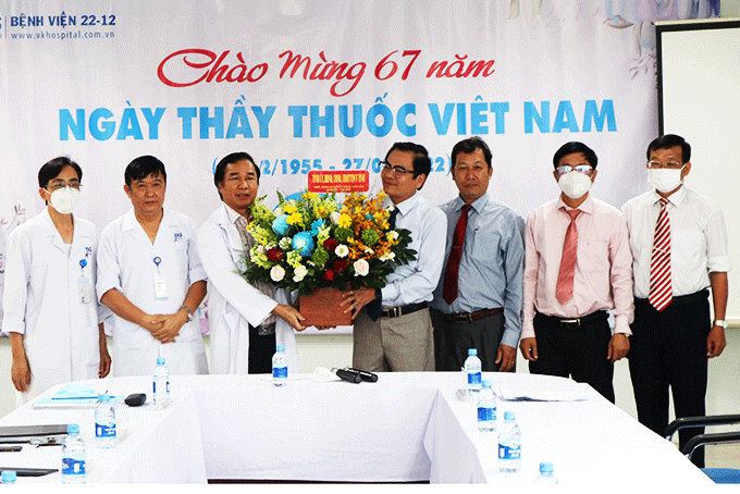 Lãnh đạo tỉnh thăm, chúc mừng Bệnh viện 22-12, Trung tâm Y tế huyện Vạn Ninh