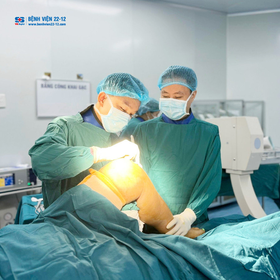 Benh vien 22-12 | Phẫu thuật kết hợp xương chày dưới máy C-ARM bằng đinh SIGN cho bệnh nhân người nga.