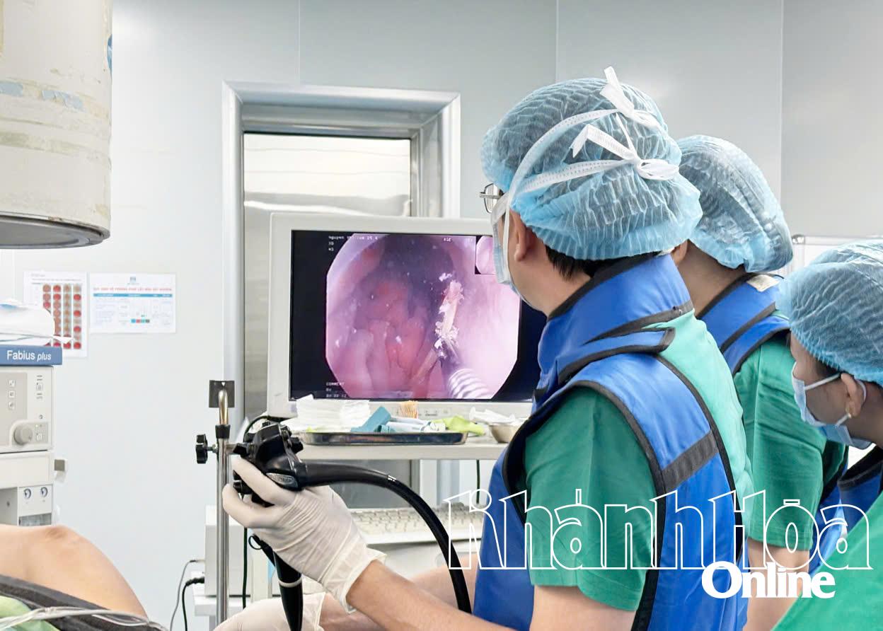 Bệnh viện 22-12 thực hiện nội soi can thiệp lấy đoạn xương cá đâm xuyên thành dạ dày cho bệnh nhân Bệnh viện 22-12 thực hiện nội soi can thiệp lấy đoạn xương cá đâm xuyên thành dạ dày cho bệnh nhân